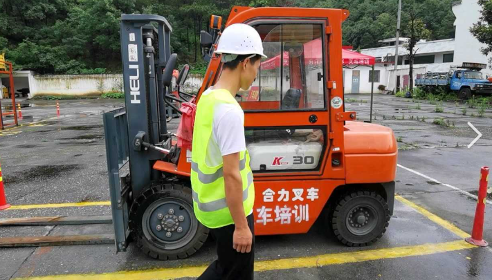 泵֤Ǯ